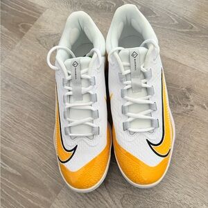 Nike Alpha Huarache Elite 4 Low TB White Amarillo Size 9.5